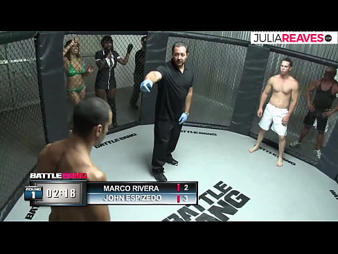 ❤️ Ultimate Fighter Ficks eng Nummer Meedchen direkt no engem Kampf am Ring Sex bei eis ☑