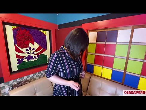 ❤️ Japanesch Cutie mat groussen Titten masturbéiert mat Sexspillsaachen an huet en Orgasmus. Si schwätzt an engem Interview iwwer hir fucking Erfahrung. Riesen Titten an haare Muschi krauchen haart. Osakaporn Sex bei eis ☑