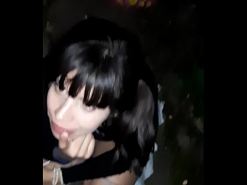 ❤️ Op der Strooss geschwollen Penis am Austausch fir Séissegkeeten Sex bei eis ☑