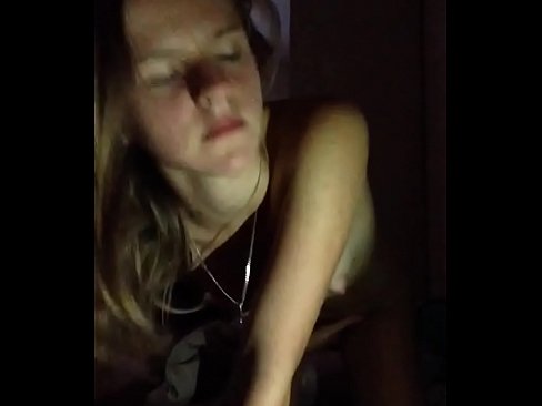 ❤️ E Meedchen masturbéiert a kummt Sex bei eis ☑